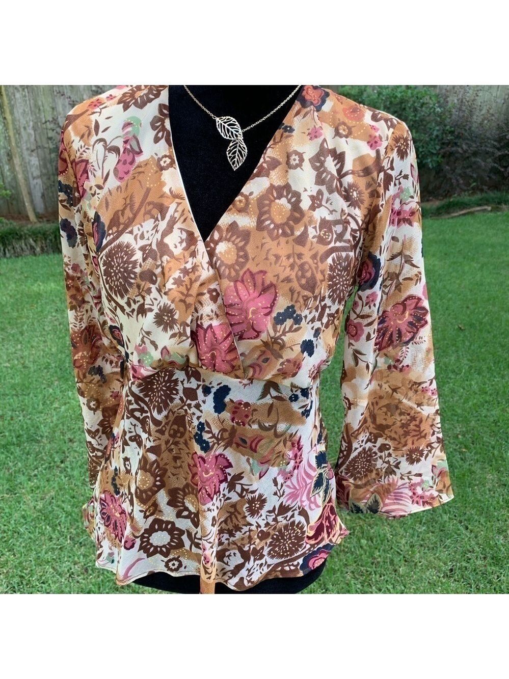 ZERO ZERO Floral V Neck Top